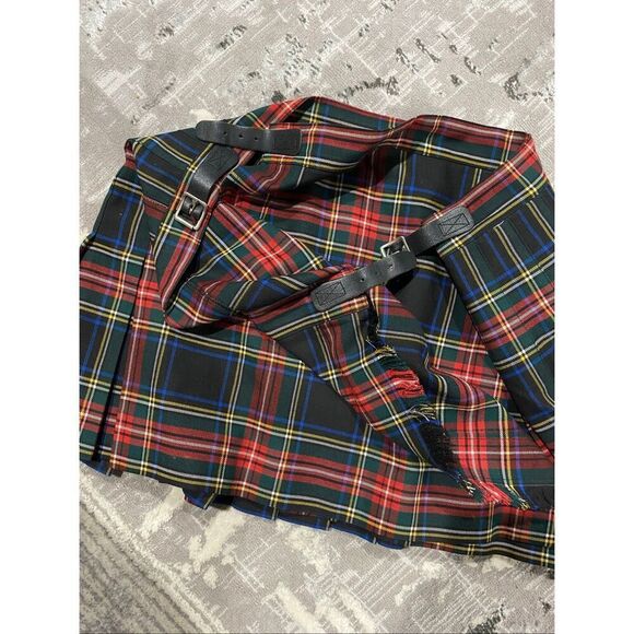 Size 16/18 tartan kilt. Adjustable leather hardware from 19 1/2-20 1/2 inches. - Picture 10 of 10
